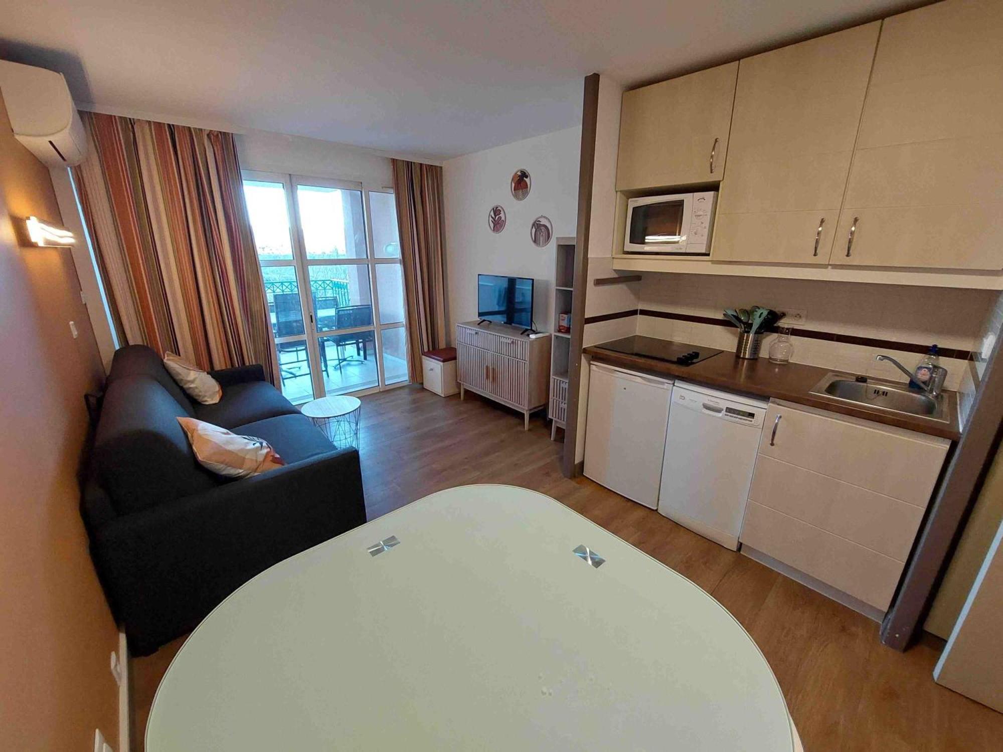Cap Esterel Appartement Climatise Dans Le Centre Du Village Vacances Drammont Dış mekan fotoğraf