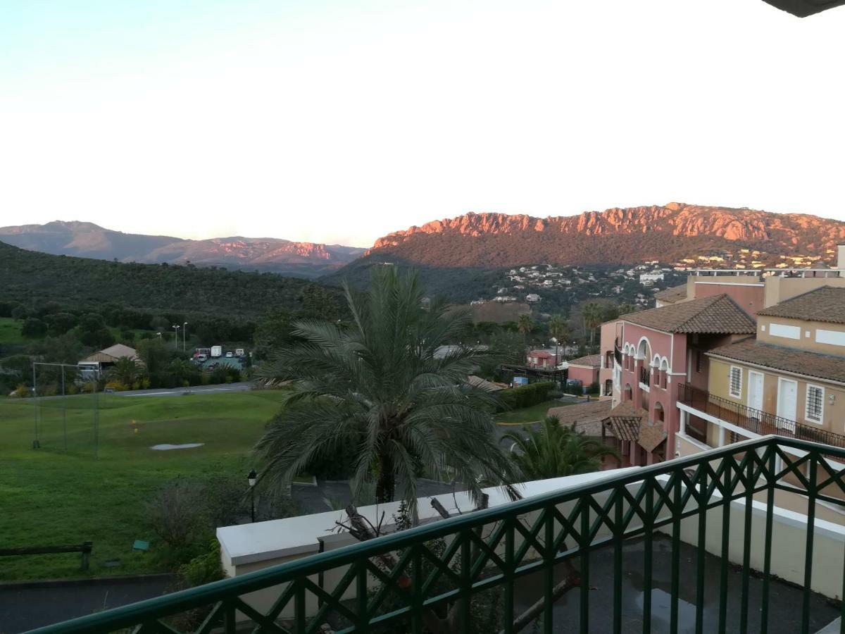 Cap Esterel Appartement Climatise Dans Le Centre Du Village Vacances Drammont Dış mekan fotoğraf