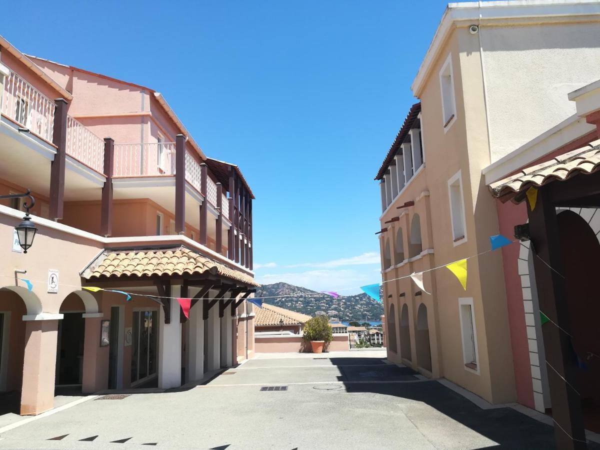 Cap Esterel Appartement Climatise Dans Le Centre Du Village Vacances Drammont Dış mekan fotoğraf